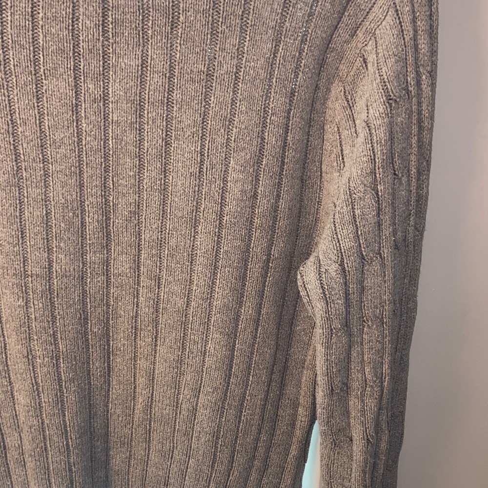 Hollister Gray Cable Knit Crewneck Sweater with Red Logo - Picture 7 of 8